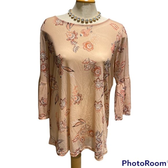 LOVE & LEGEND Floral Top Sz 1X Sheer & Stretchy Pretty Curvy Bell Sleeves - Picture 1 of 7